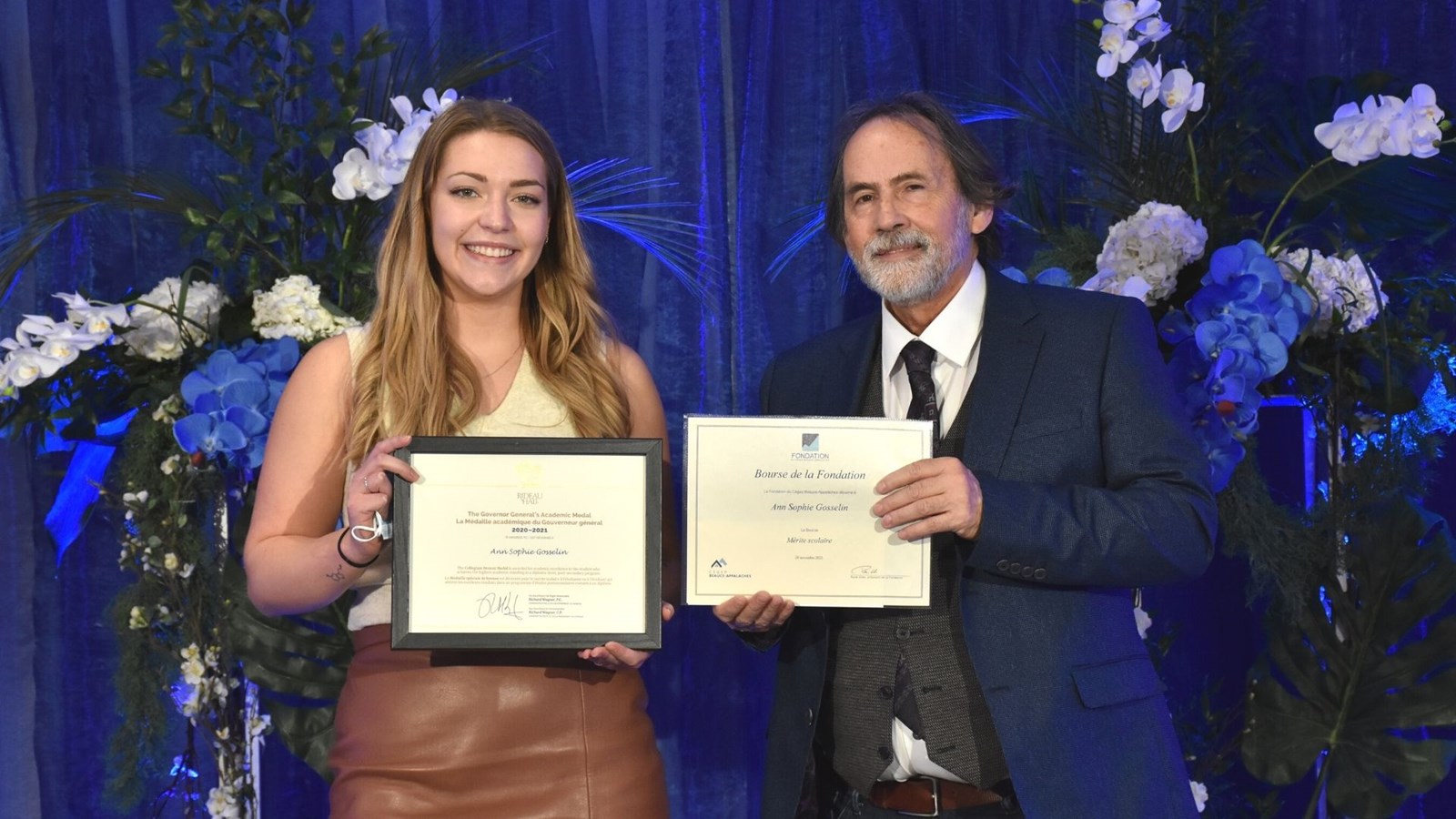 Ann Sophie Gosselin, récipiendaire de la Médaille du gouverneur général et de la bourse du mérite scolaire en compagnie de René Allen, président de la Fondation du Cégep Beauce-Appalaches