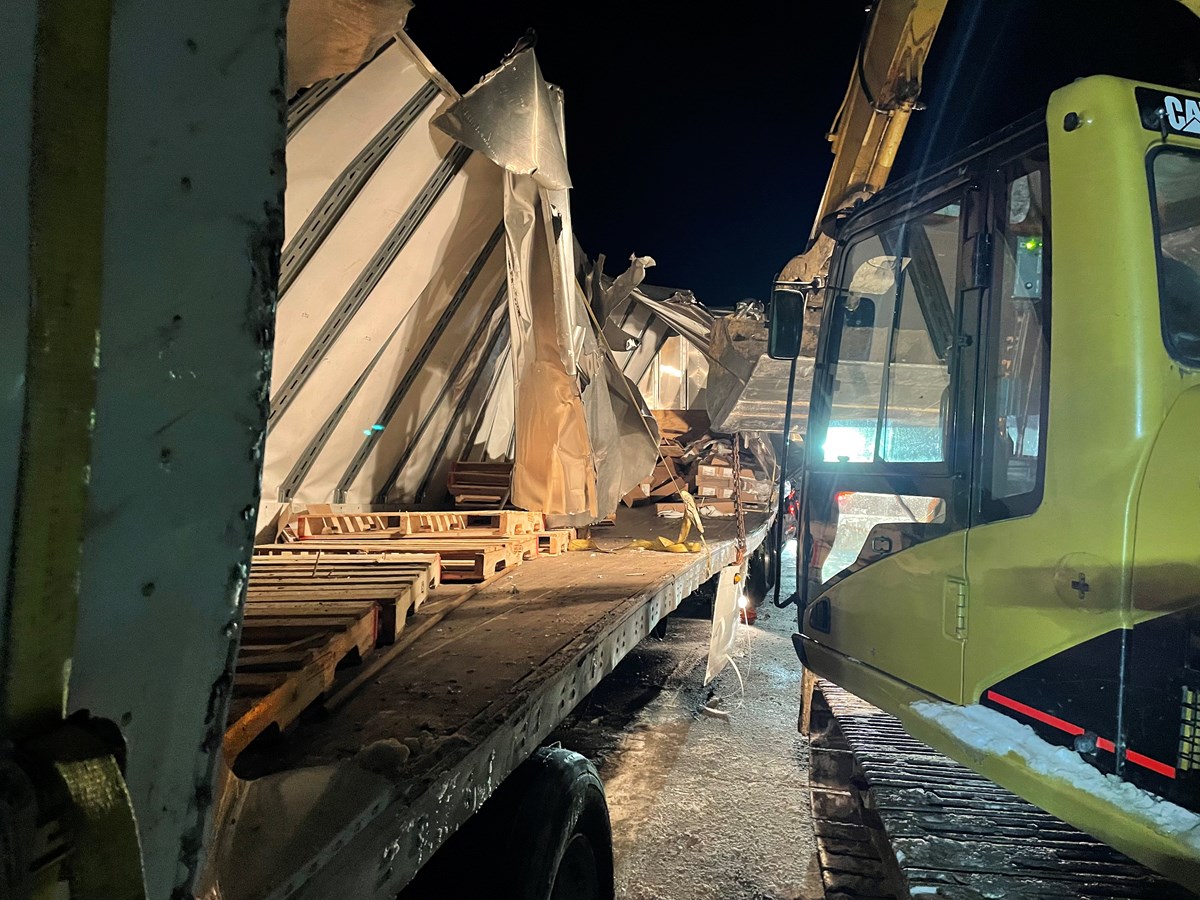 Camion renversé: la route 108 fermée pendant près de 10 heures