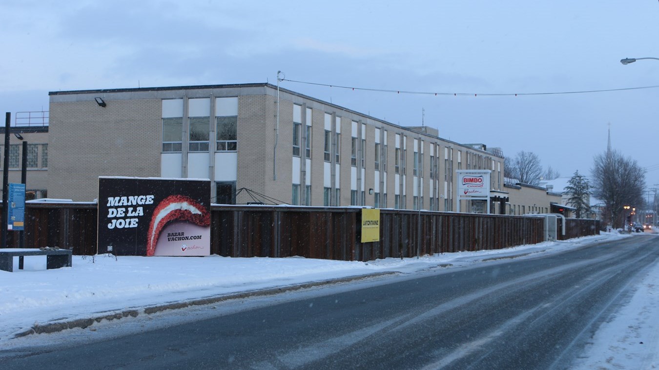 Le mur anti-crue a la boulangerie Vachon de Sainte-Marie
