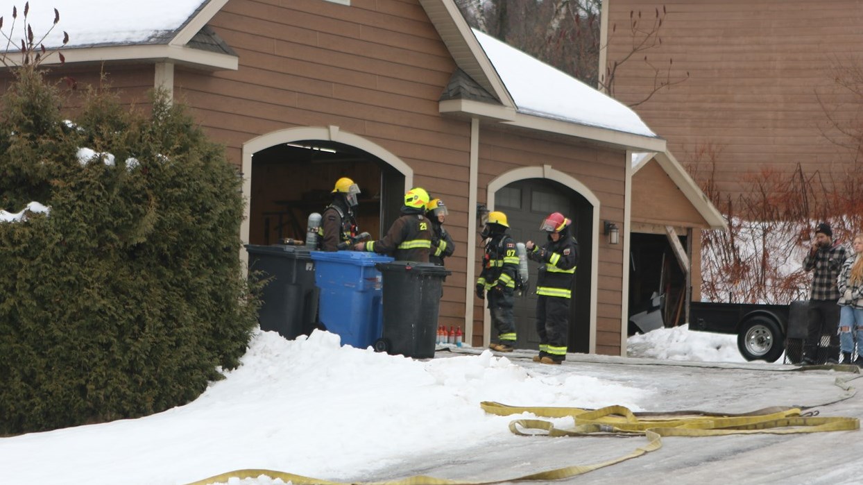 Explosion mineure dans un garage résidentiel