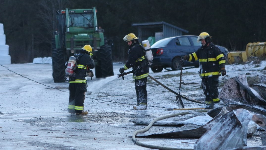 Garage résidentiel rasé par les flammes