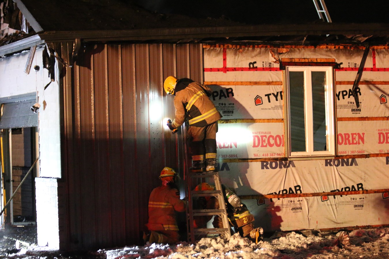 Un garage ravagé par les flammes à Saint-Elzéar