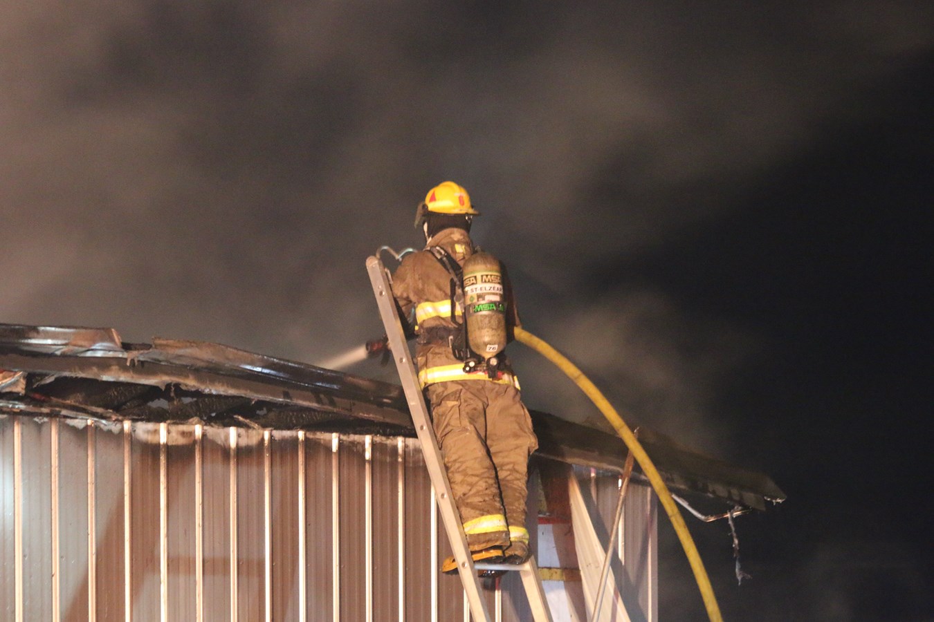 Un garage ravagé par les flammes à Saint-Elzéar