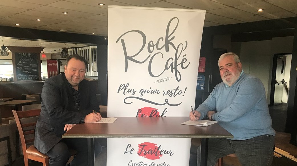 Martin Giguère, copropriétaire et opérateur Rock café; Pierre Paquet, président du club de golf de Beauceville