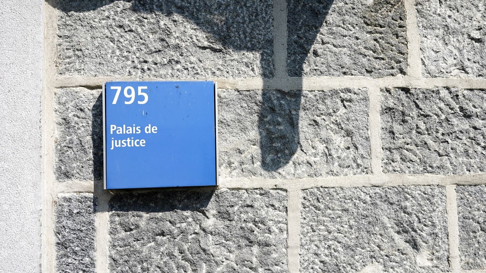 Les procédures continuent pour les trois accusés d'introduction par effraction