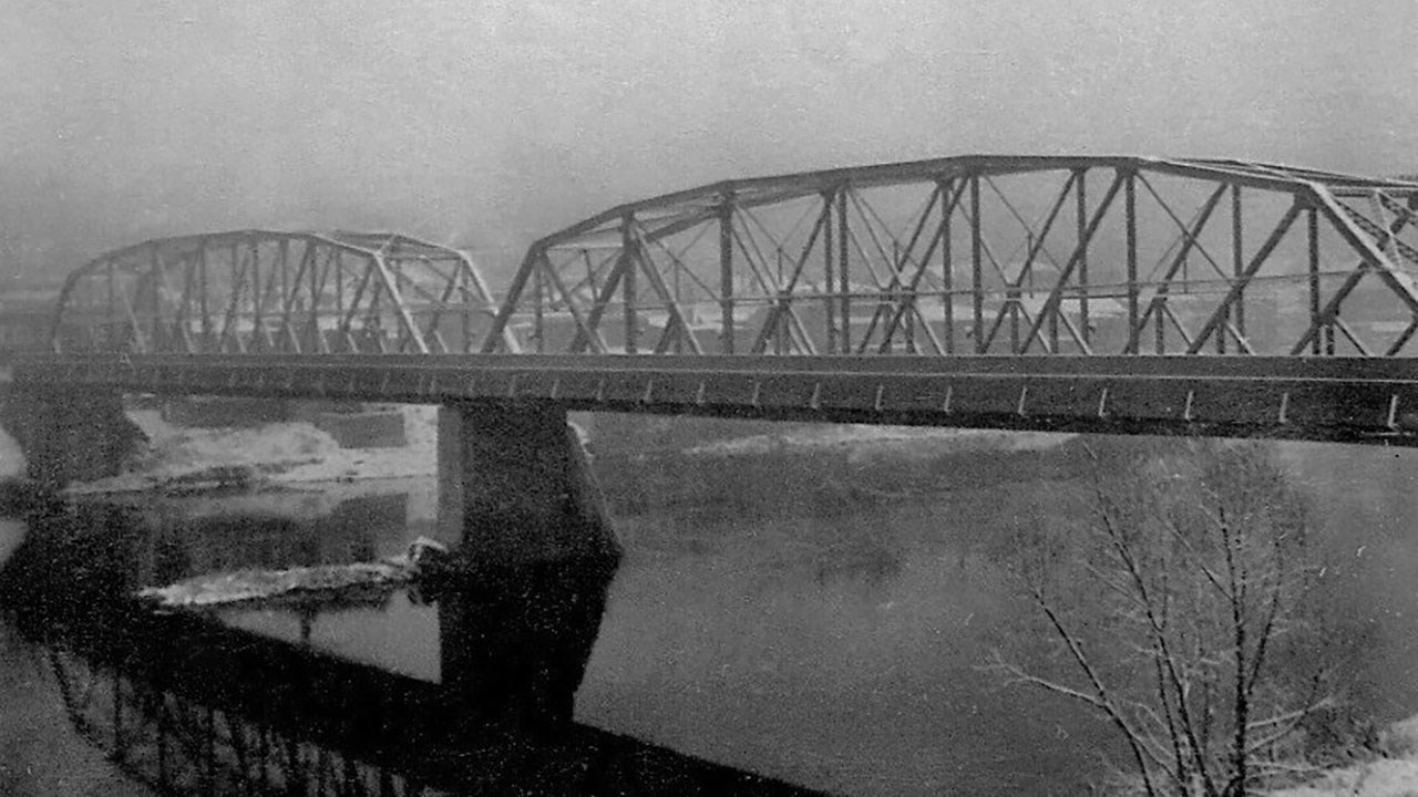 Nouvelles images des panneaux coupe-vent de l'ancien pont de fer