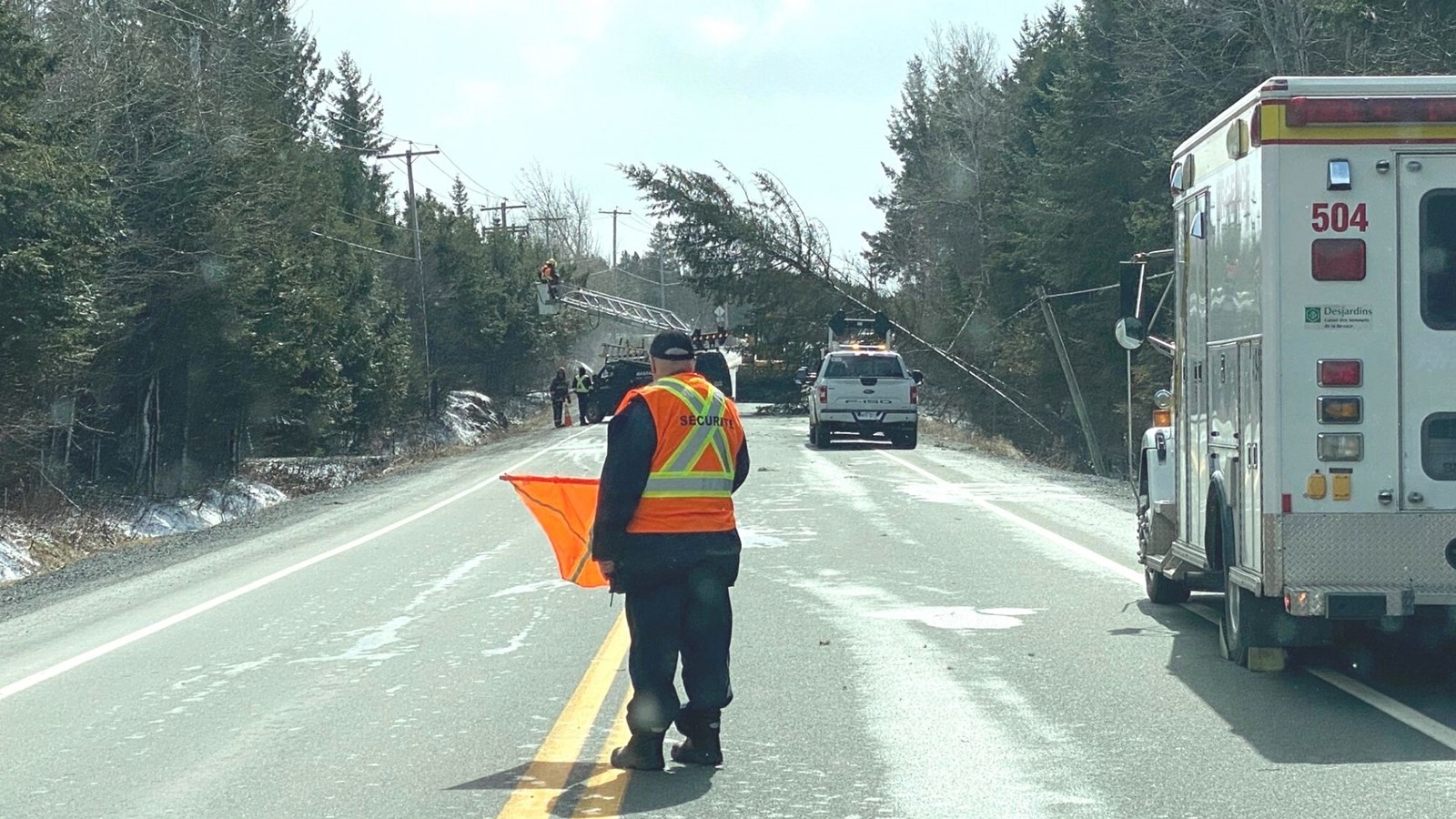 Dégâts sur la route 108 à Saint-Éphrem ce midi