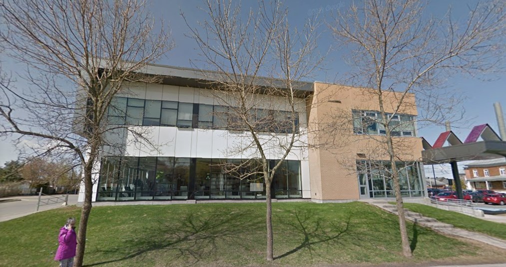 L'école du Bac de Saint-Lambert restera ouverte entre deux zones chaudes