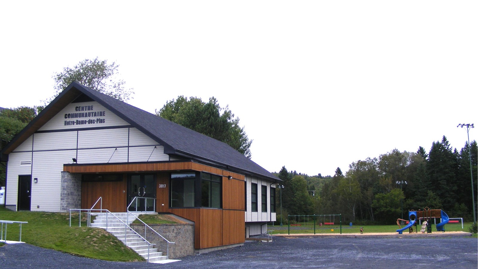 À Notre-Dame-des-Pins, l’endroit choisi pour le projet est sur le terrain du Centre communautaire, situé entre la 1er Avenue, la 30e Rue et la rivière Gilbert.