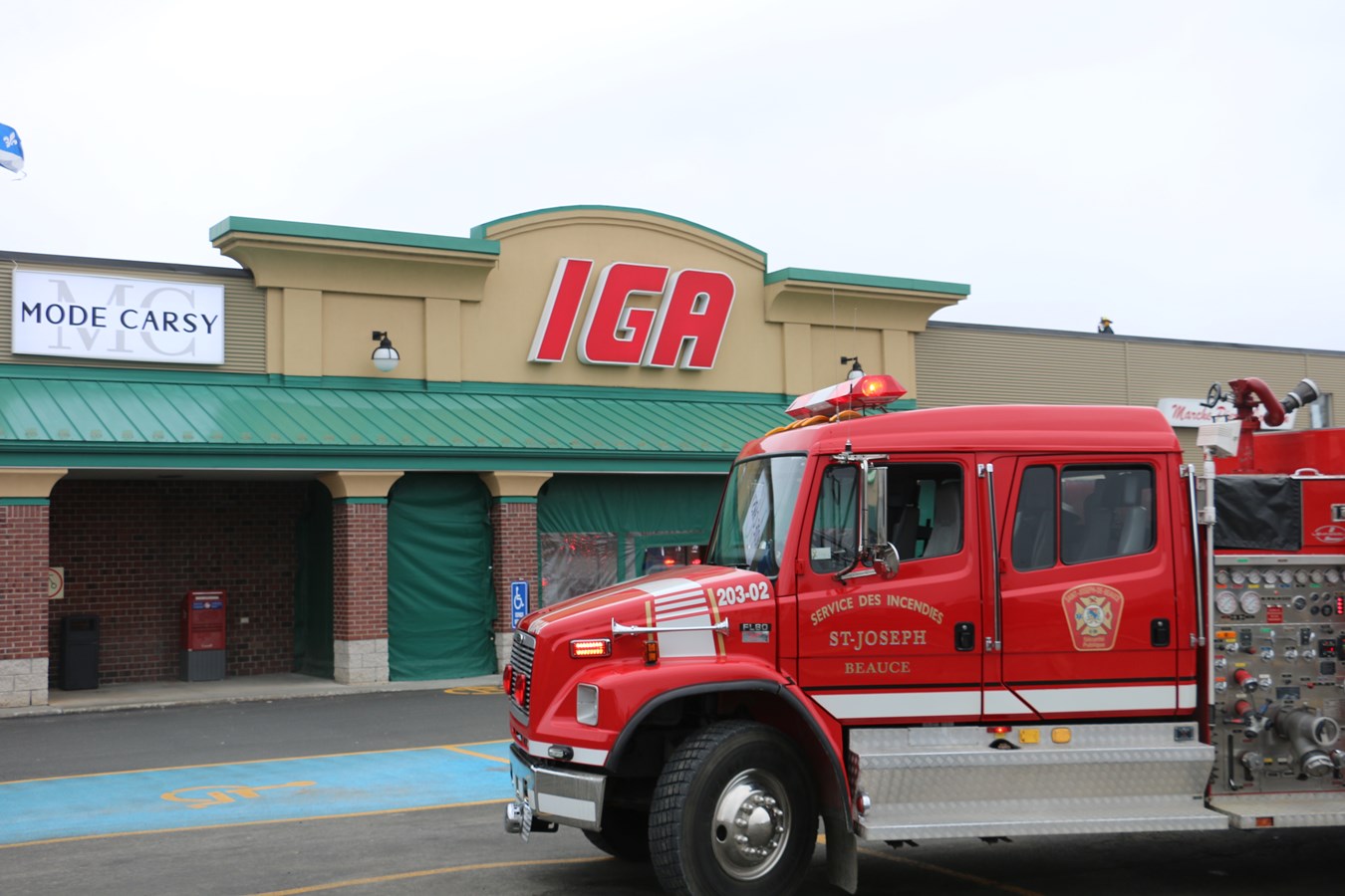 Feu de friteuse au marché IGA de Saint-Joseph