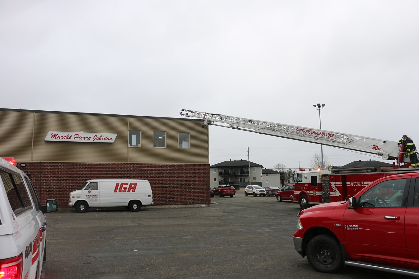Feu de friteuse au marché IGA de Saint-Joseph