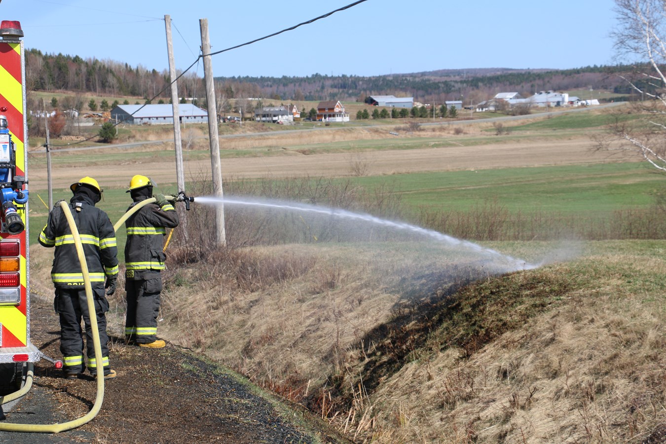 Feu d'herbe à Beauceville