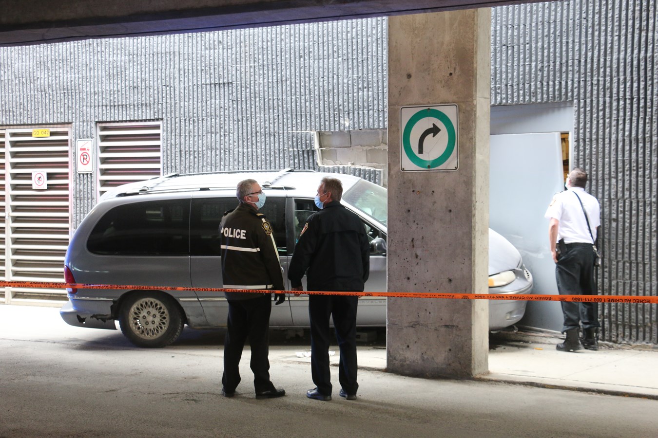 Une voiture percute un mur de Place Centre-Ville à Saint-Georges