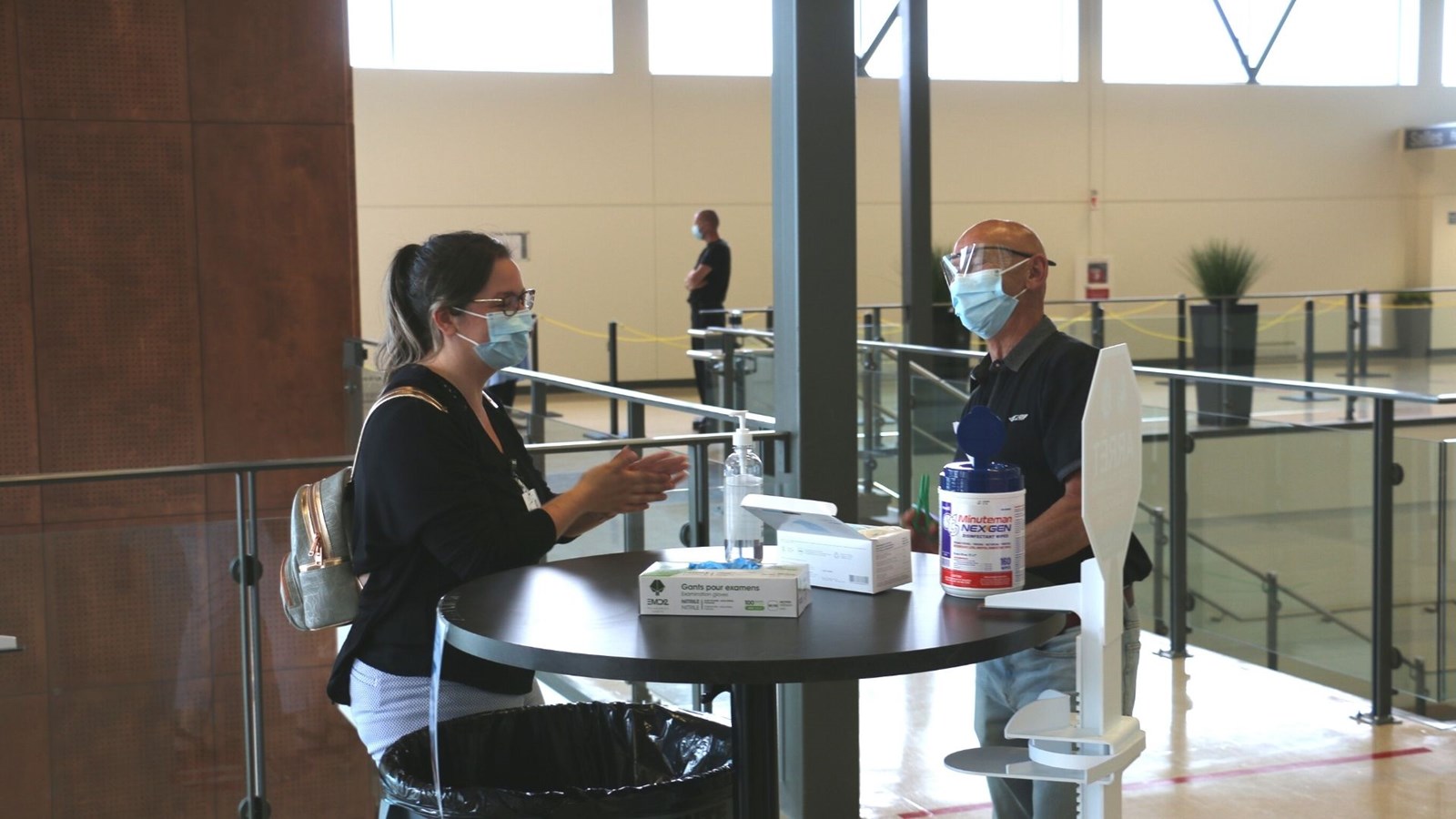 Visite du site de vaccination au Centre Caztel de Sainte-Marie