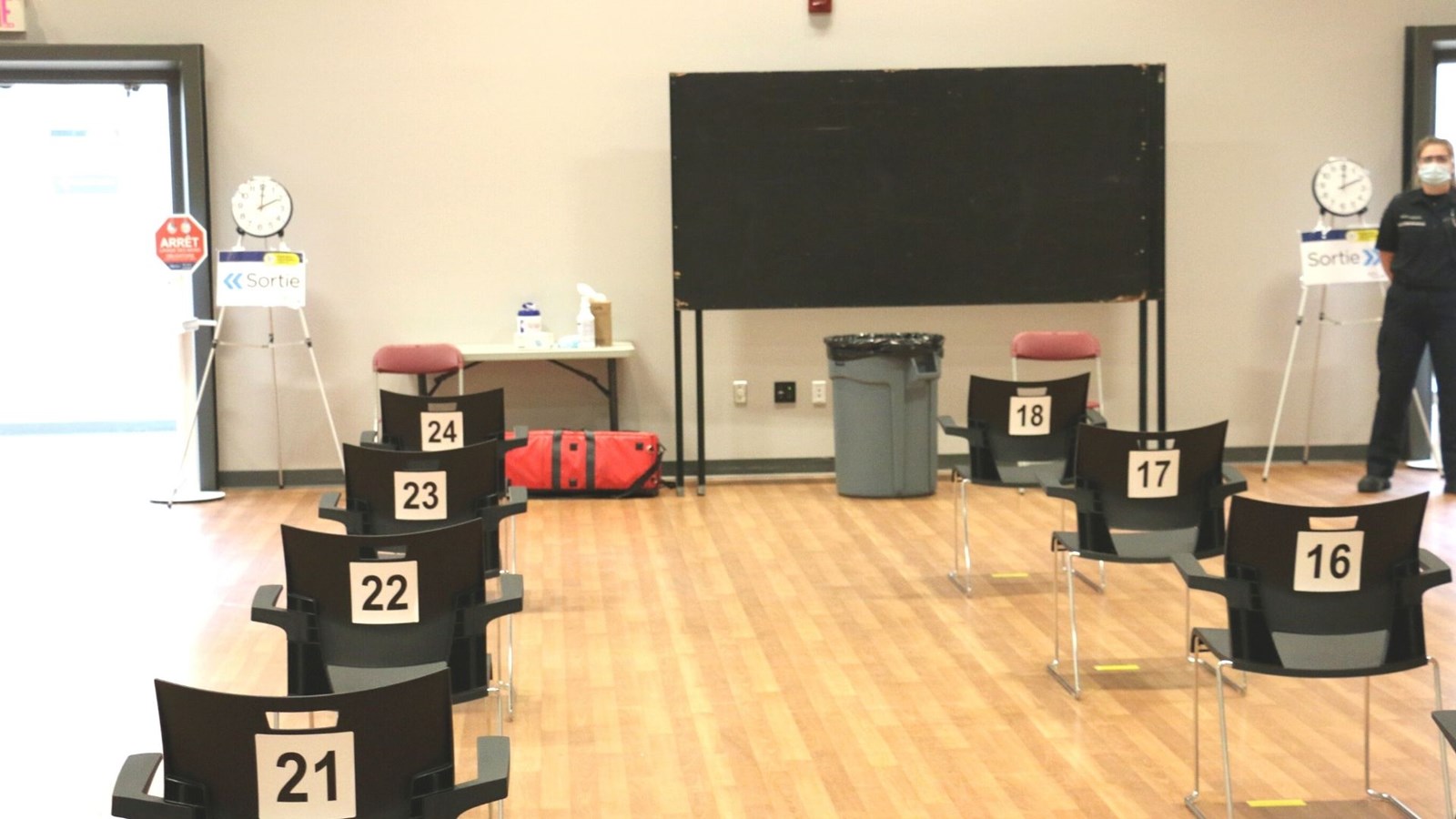 Visite du site de vaccination au Centre Caztel de Sainte-Marie