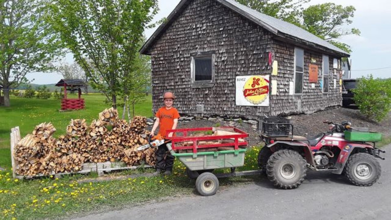 Un garçon de 10 ans lance son propre projet de vente de bois