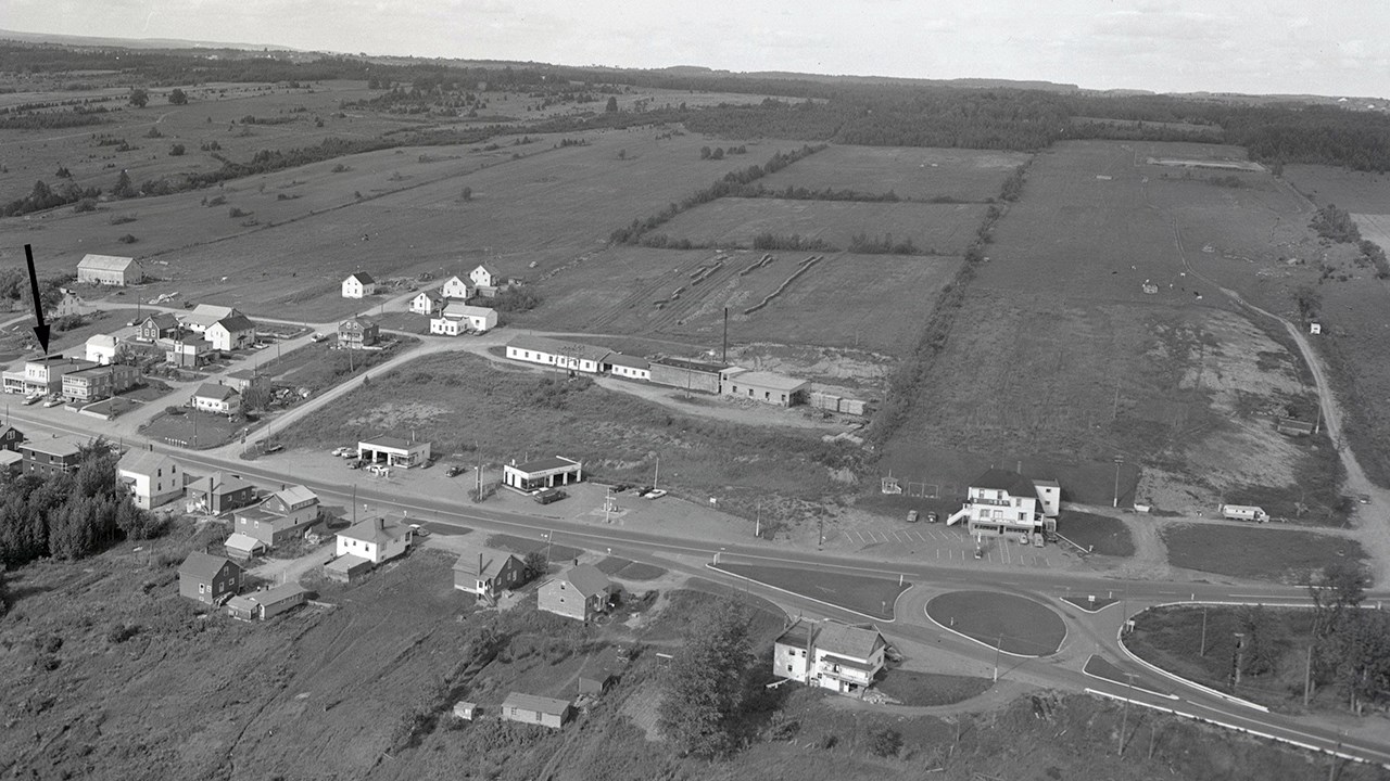 L'édifice Tawel déménagé à Jersey-Mills en 1957