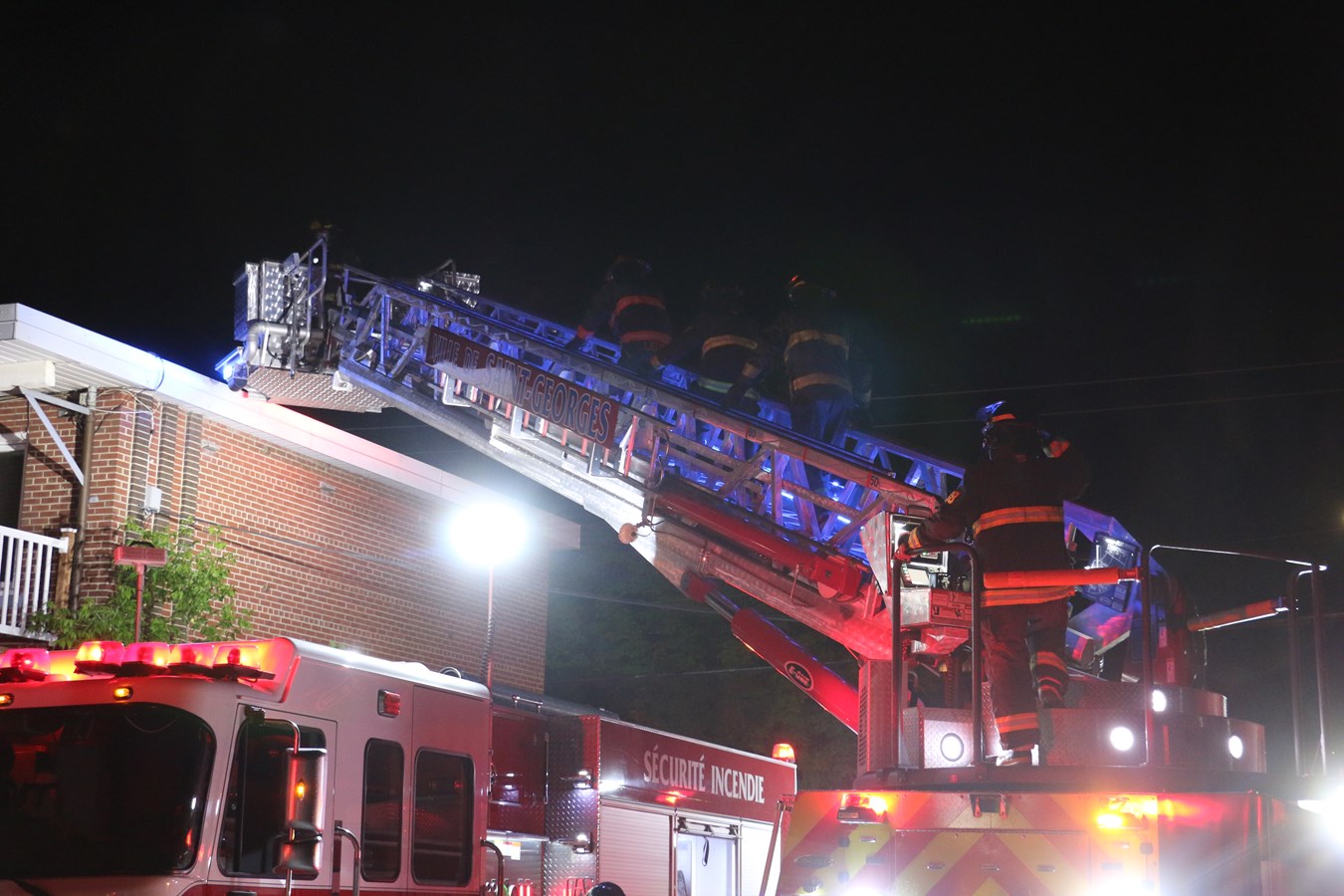 Incendie suspect dans un édifice à logements à Saint-Georges Ouest