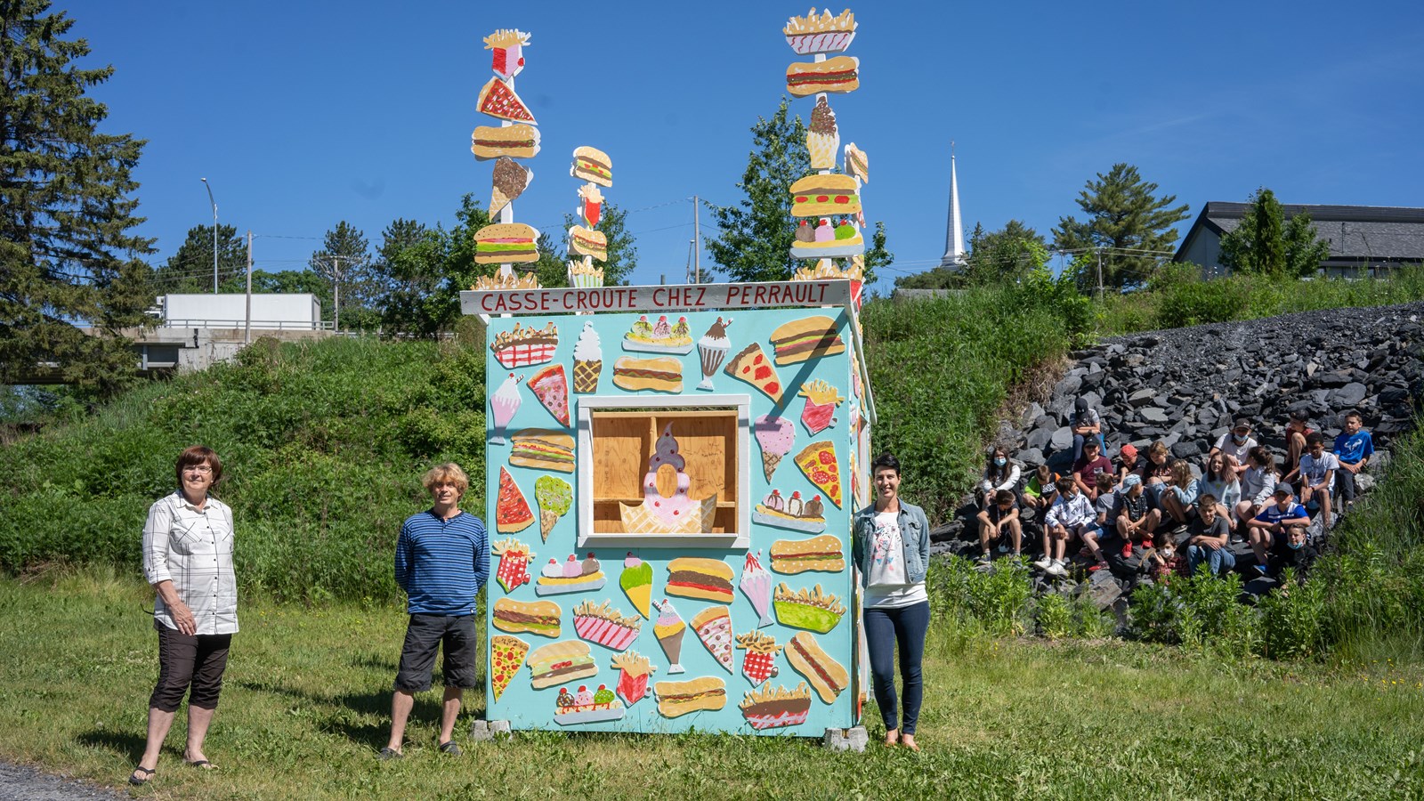 L'artiste Harold Gilbert et les élèves de L'Éco-Pin créent une oeuvre collective