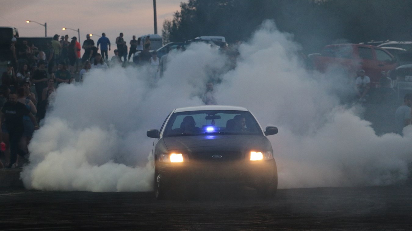 Show de boucane lors d'un Vendredi "Redneck" au DragFest à Saint-Théophile