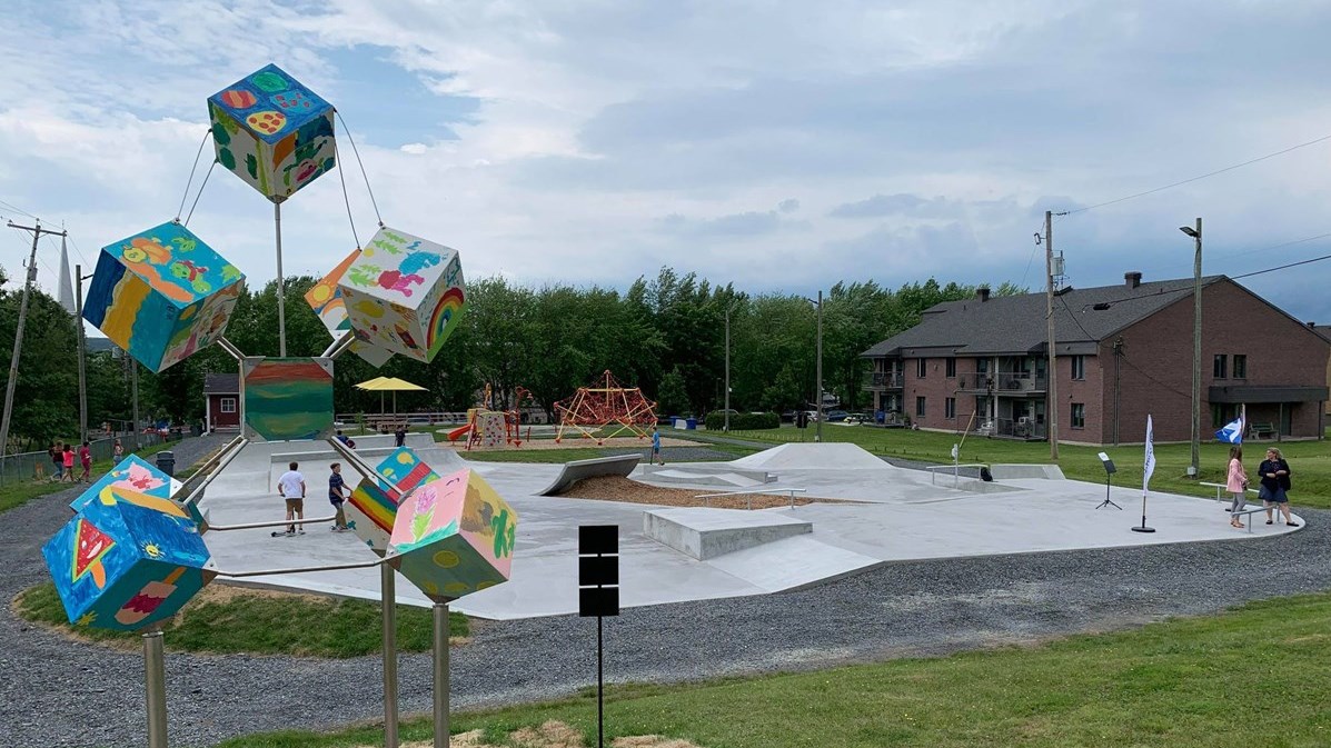 Saint-Côme inaugure son skatepark, ses jeux d'eau et une nouvelle sculpture