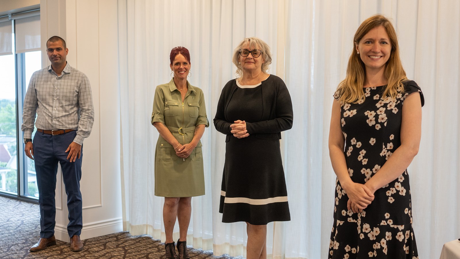 Jean-Pierre Thabet, Marie-Josée Poulin (directrice adjointe à la direction générale de la Caisse Desjardins du Sud de la Chaudière, représentant les caisses Desjardins de
Chaudière Sud et Etchemin), Hélène Rodrigue et Marie Champagne