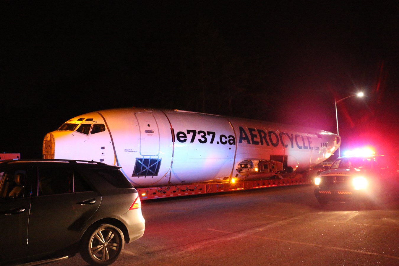 Un Boeing 737 transporté par voie terrestre vendredi soir