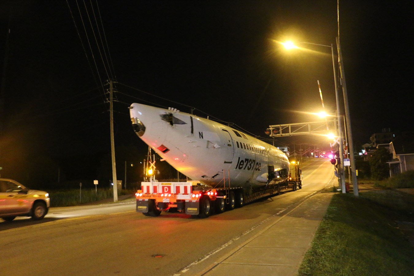 Un Boeing 737 transporté par voie terrestre vendredi soir