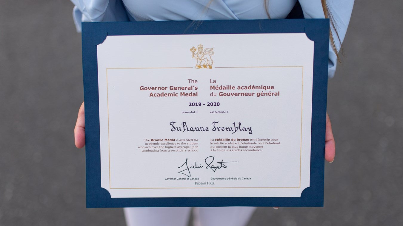 Julianne Tremblay obtient la médaille académique du gouverneur général