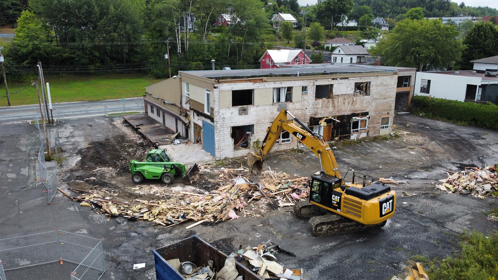 La démolition du restaurant Pizza Wow commençait aujourd'hui à Beauceville