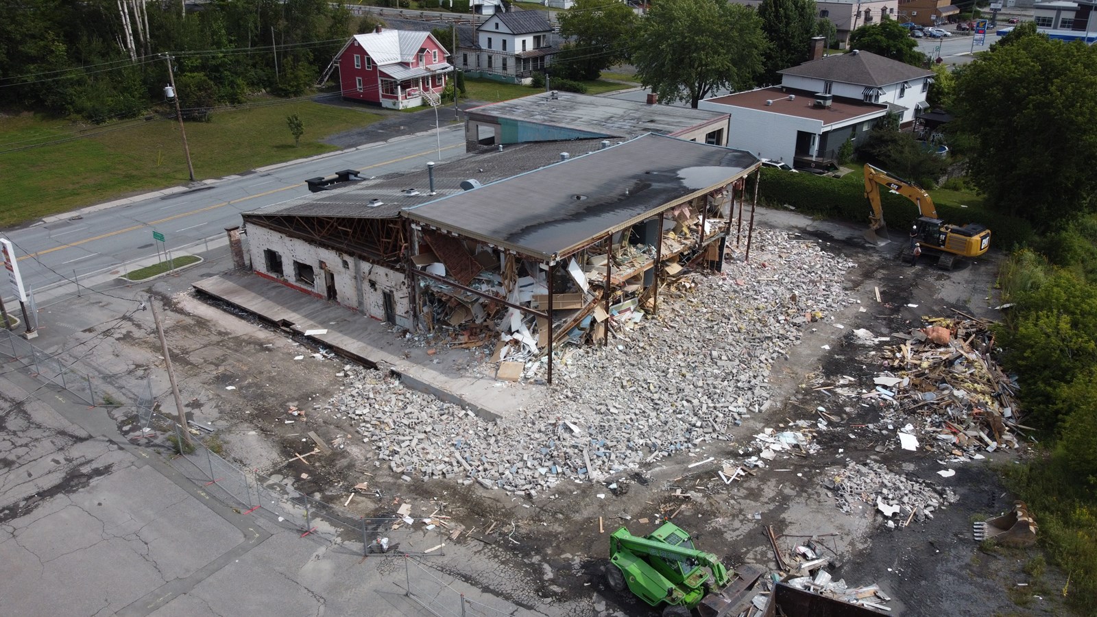 La démolition du restaurant Pizza Wow commençait aujourd'hui à Beauceville