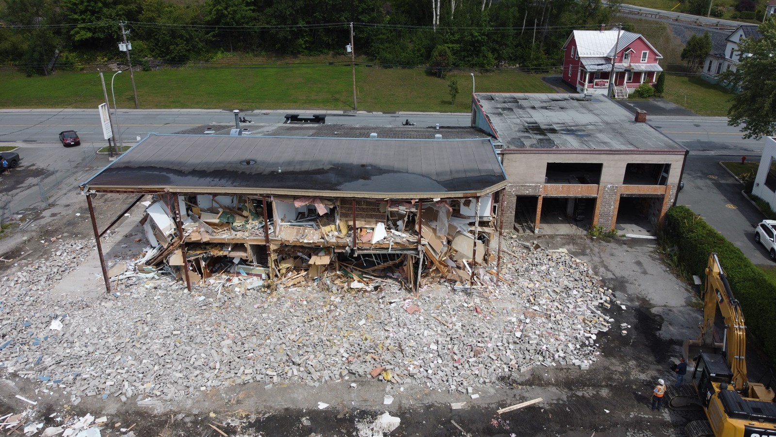 La démolition du restaurant Pizza Wow commençait aujourd'hui à Beauceville