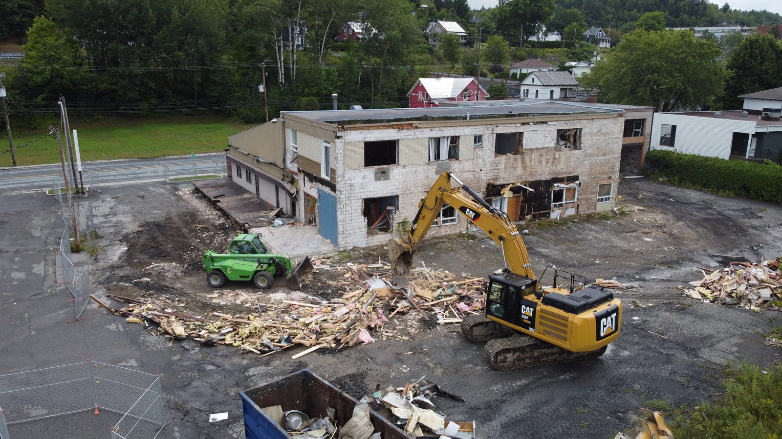 La démolition du restaurant Pizza Wow commençait aujourd'hui à Beauceville