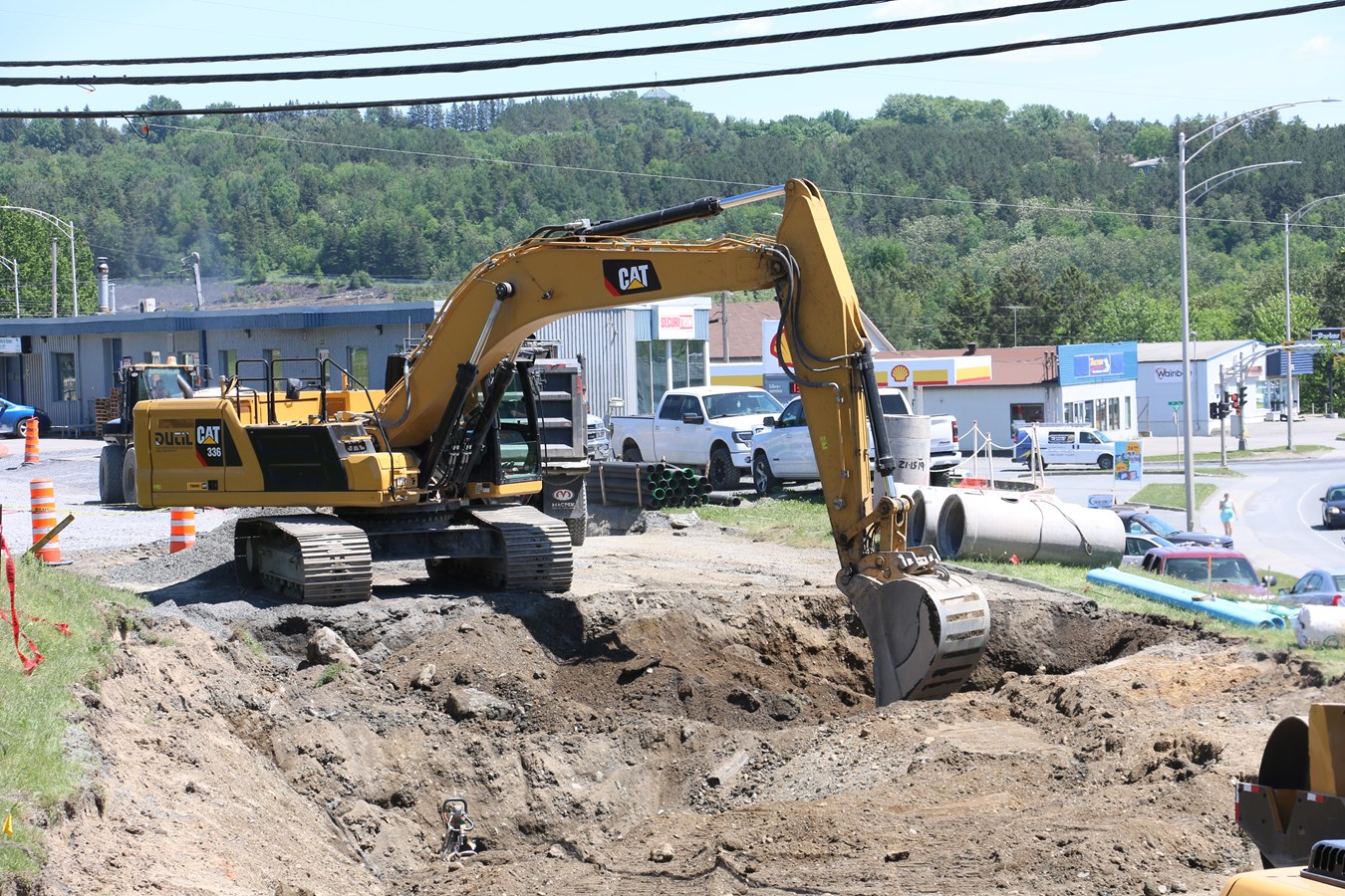 Travaux de remplacement des infrastructures d’aqueduc et d’égouts sur la 5e Avenue à Saint-Georges.
