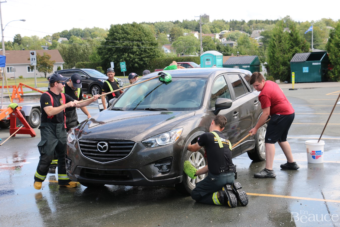 Un record battu pour le 3e lave-auto des pompiers d'East-Broughton