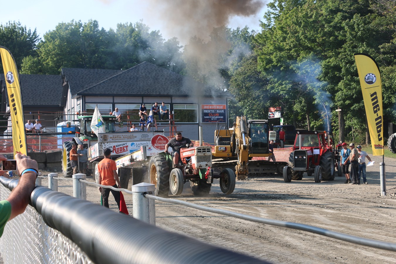 Retour en images sur la grande tire de tracteurs à Saint-Bernard