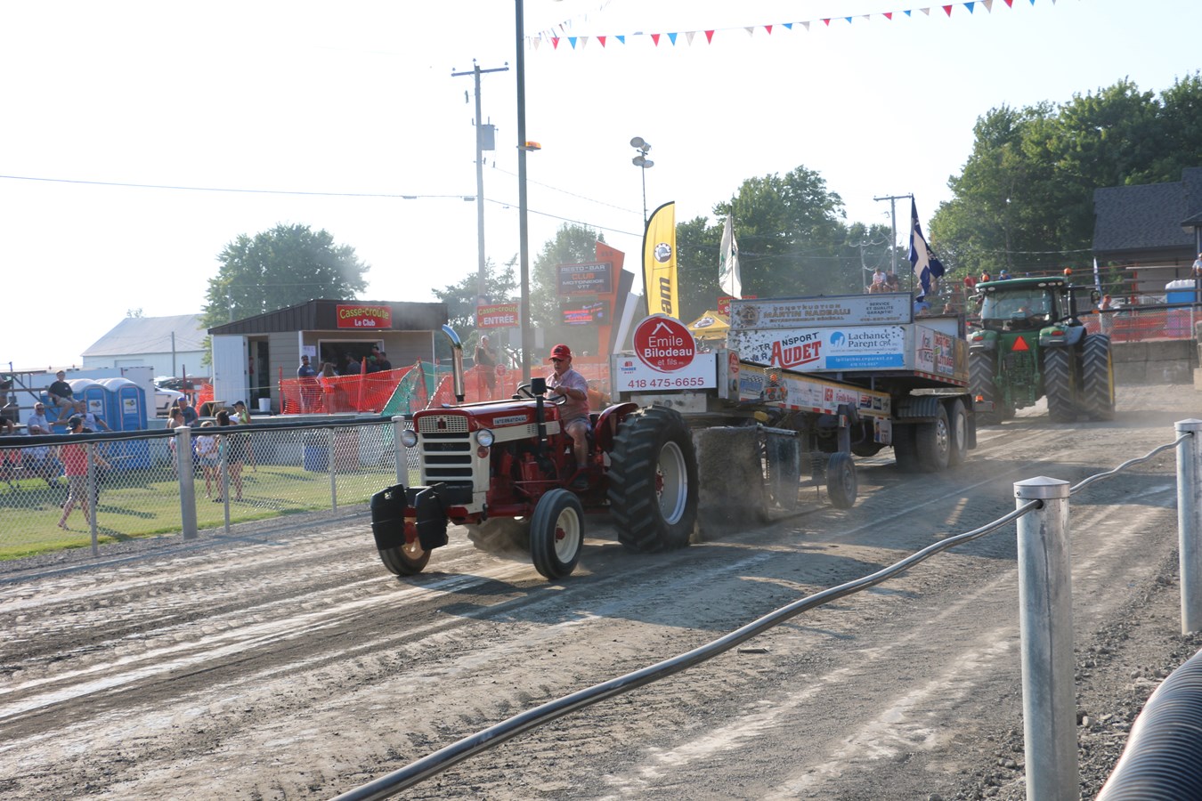 Retour en images sur la grande tire de tracteurs à Saint-Bernard