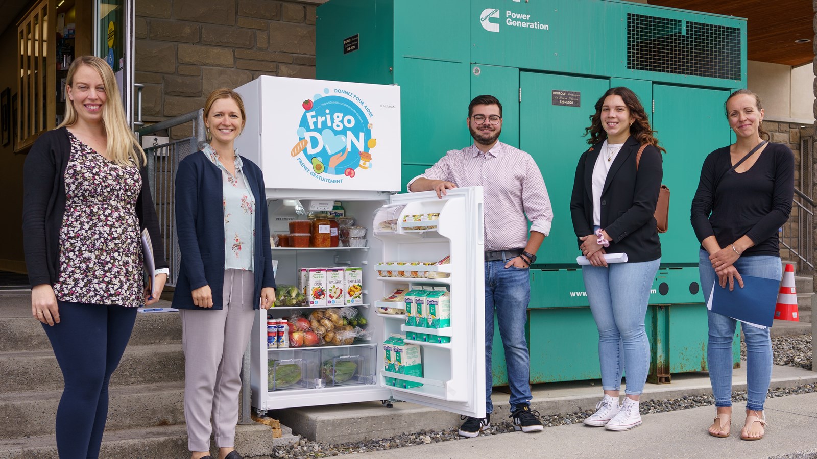 Karine Paradis, Marie Champagne, directrice de Moisson Beauce, Nicolas Poulin, Corry Vitry et Sarah Bellemare.