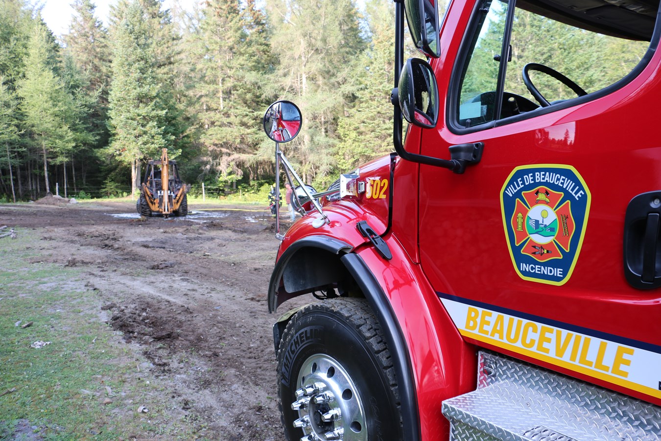 Une pelle mécanique prend feu à Beauceville