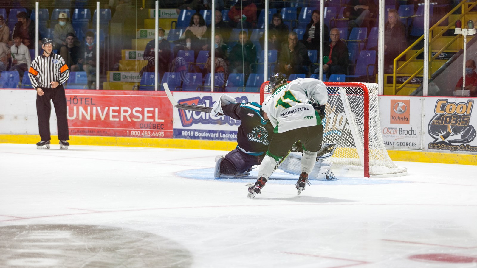 Une belle victoire pour le match inaugural des Condors hockey