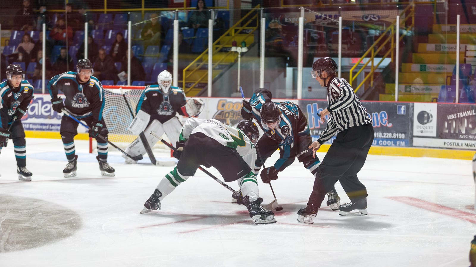 Une belle victoire pour le match inaugural des Condors hockey