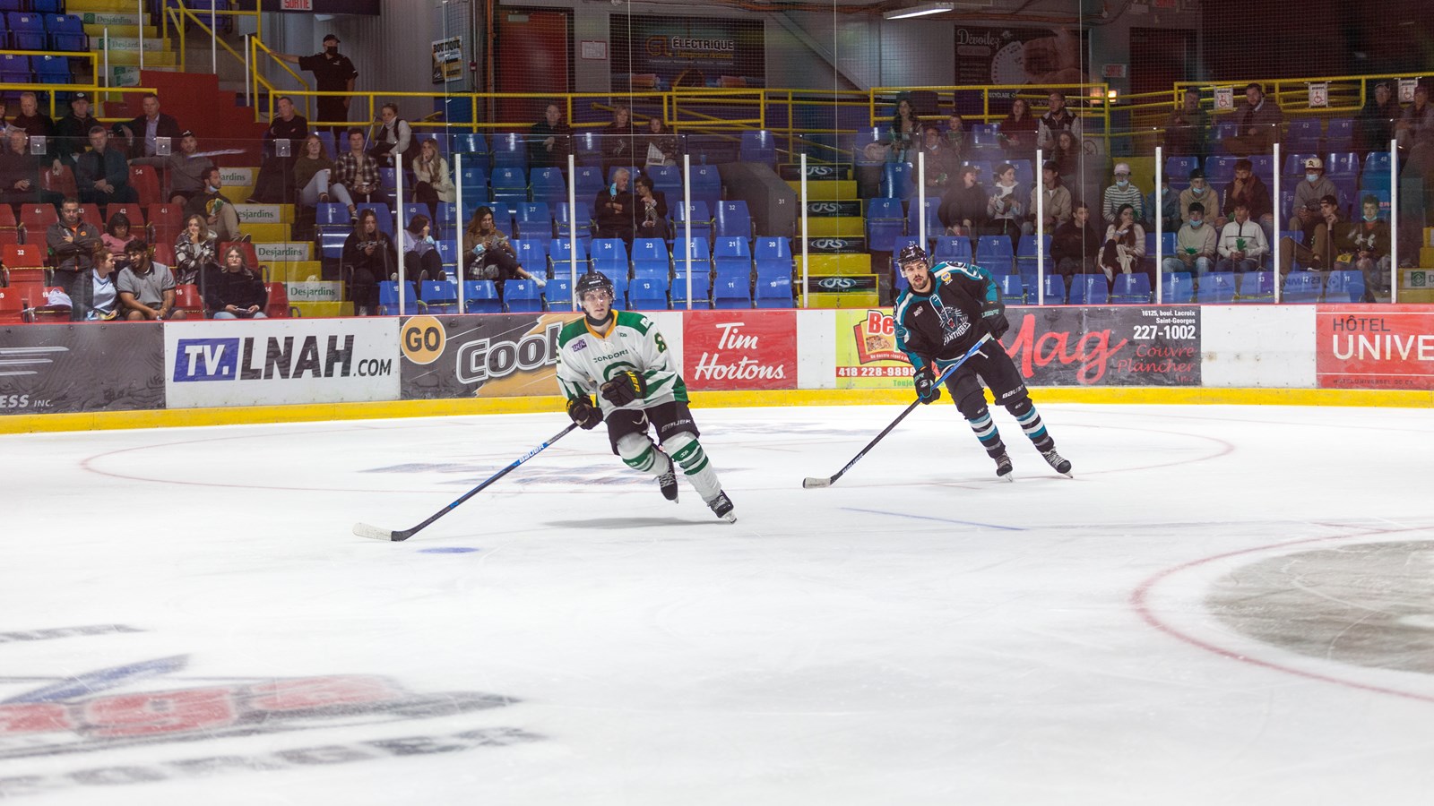 Une belle victoire pour le match inaugural des Condors hockey