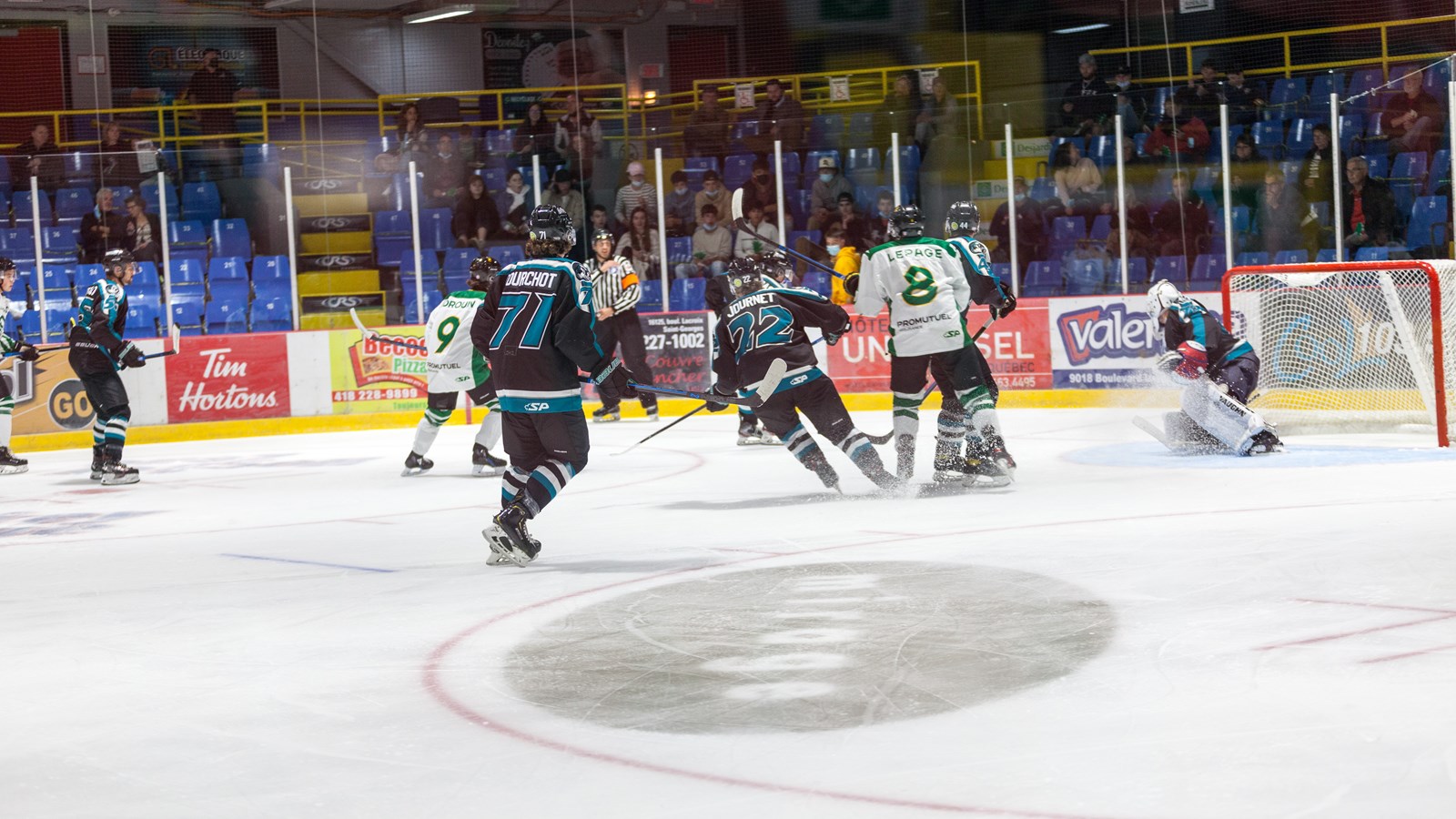 Une belle victoire pour le match inaugural des Condors hockey