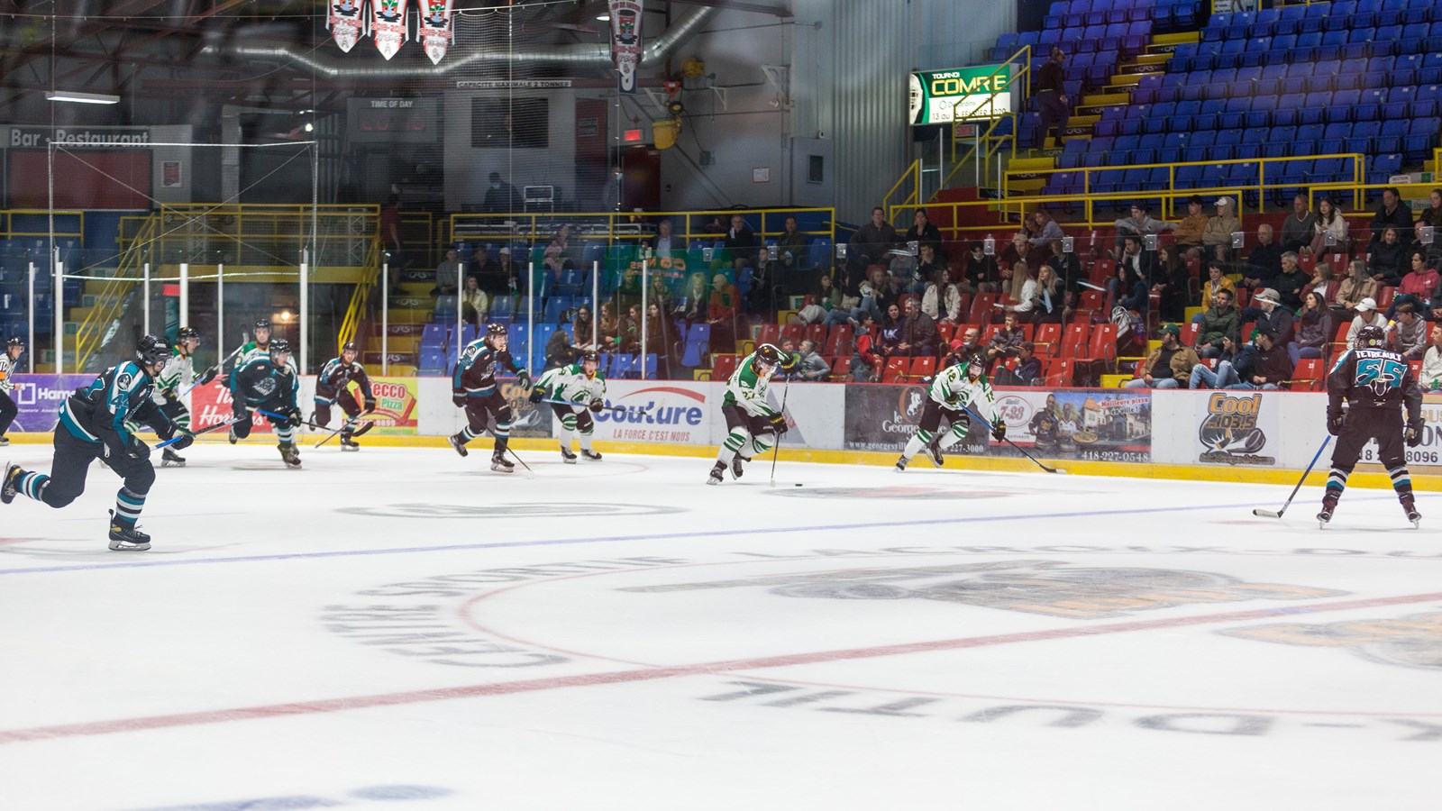 Une belle victoire pour le match inaugural des Condors hockey