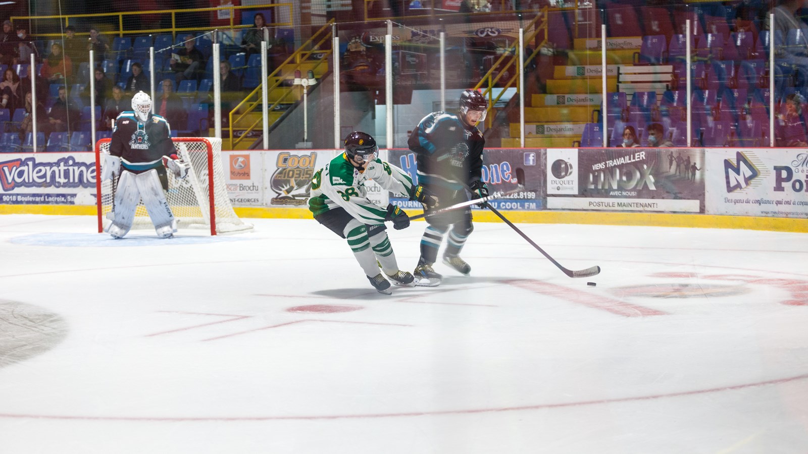 Une belle victoire pour le match inaugural des Condors hockey