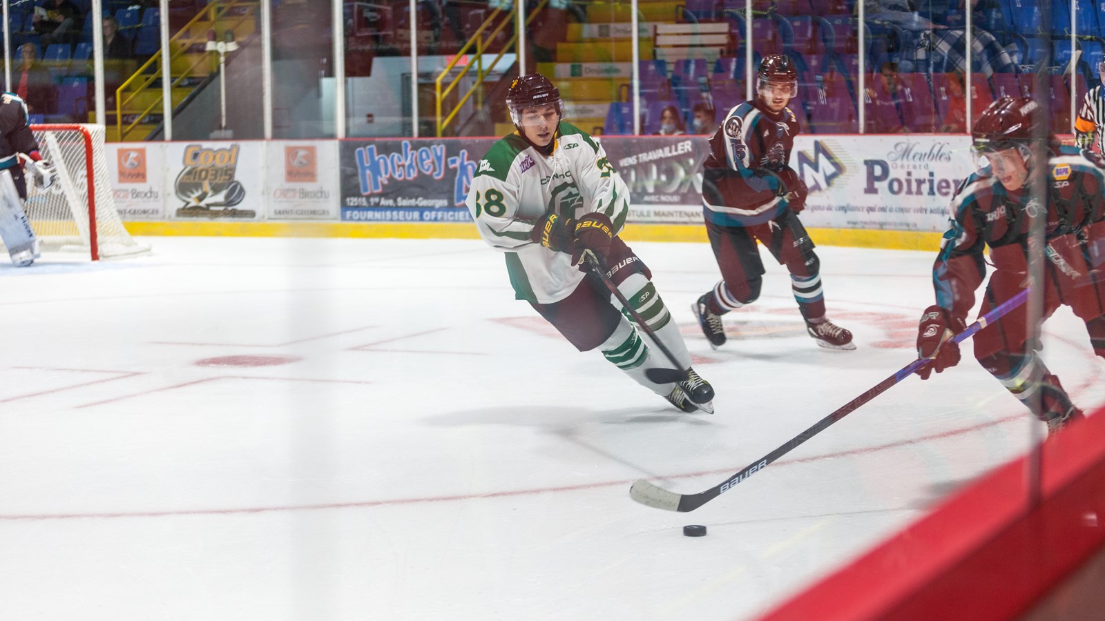 Une belle victoire pour le match inaugural des Condors hockey
