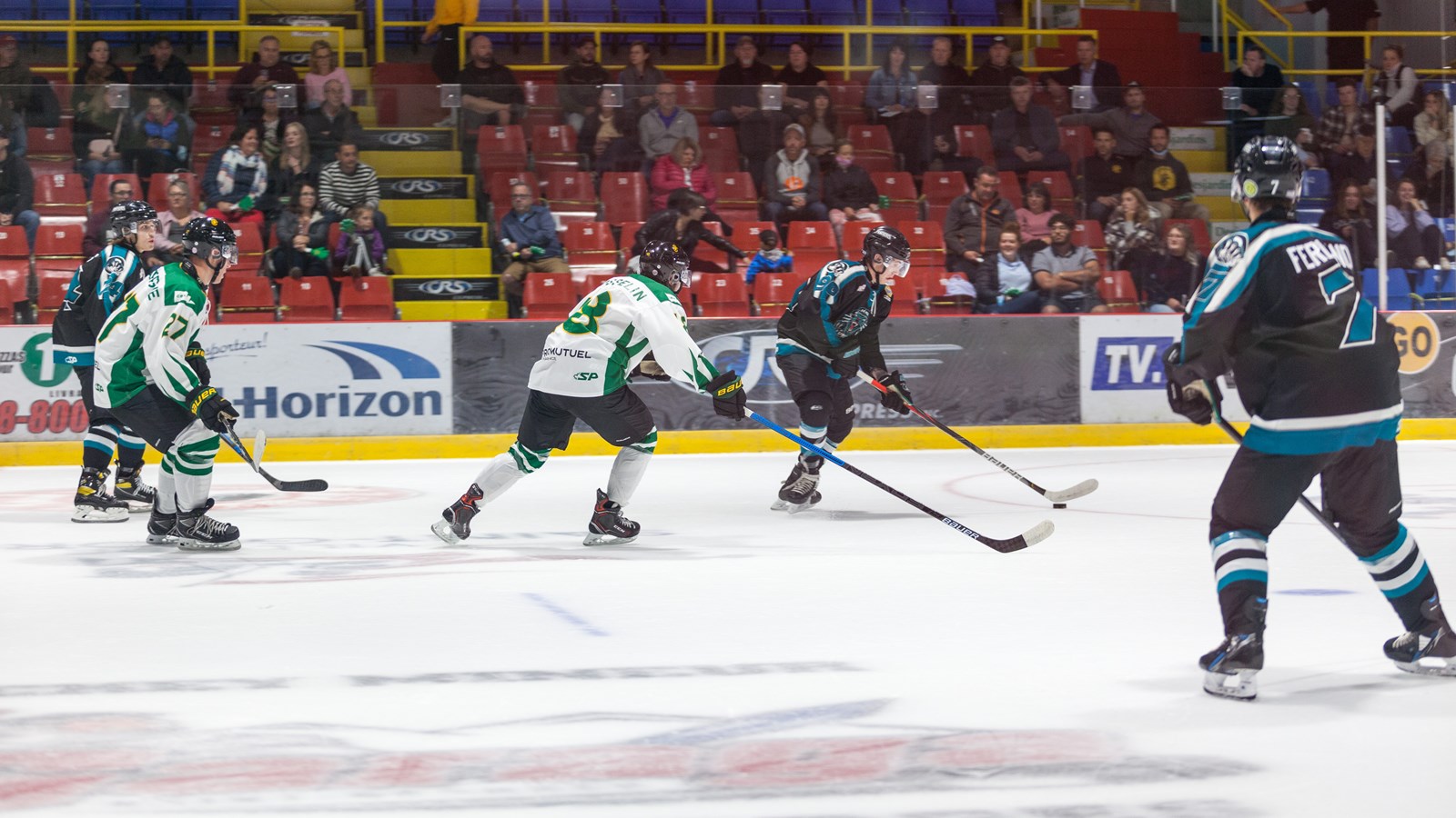 Une belle victoire pour le match inaugural des Condors hockey