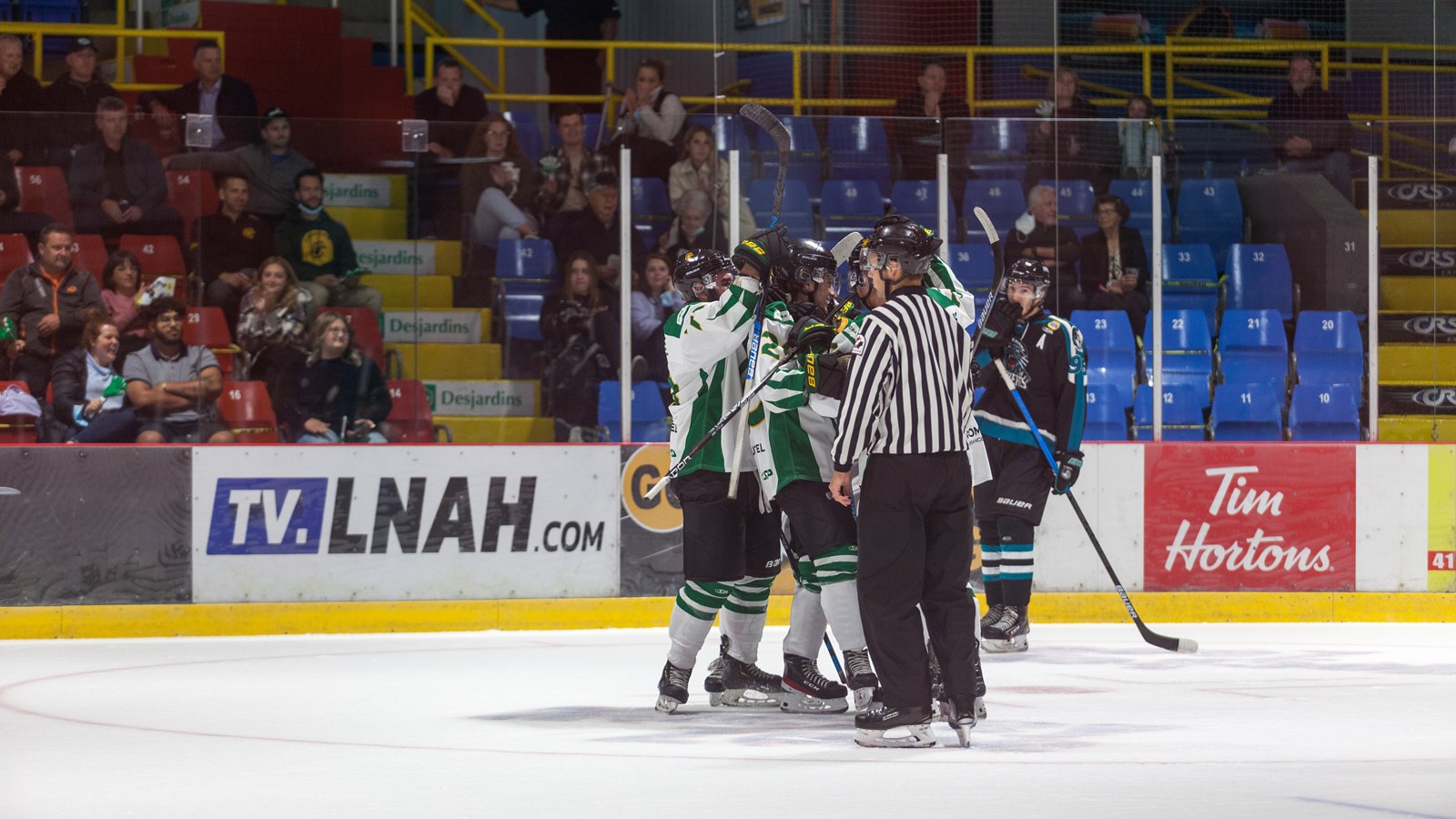 Une belle victoire pour le match inaugural des Condors hockey