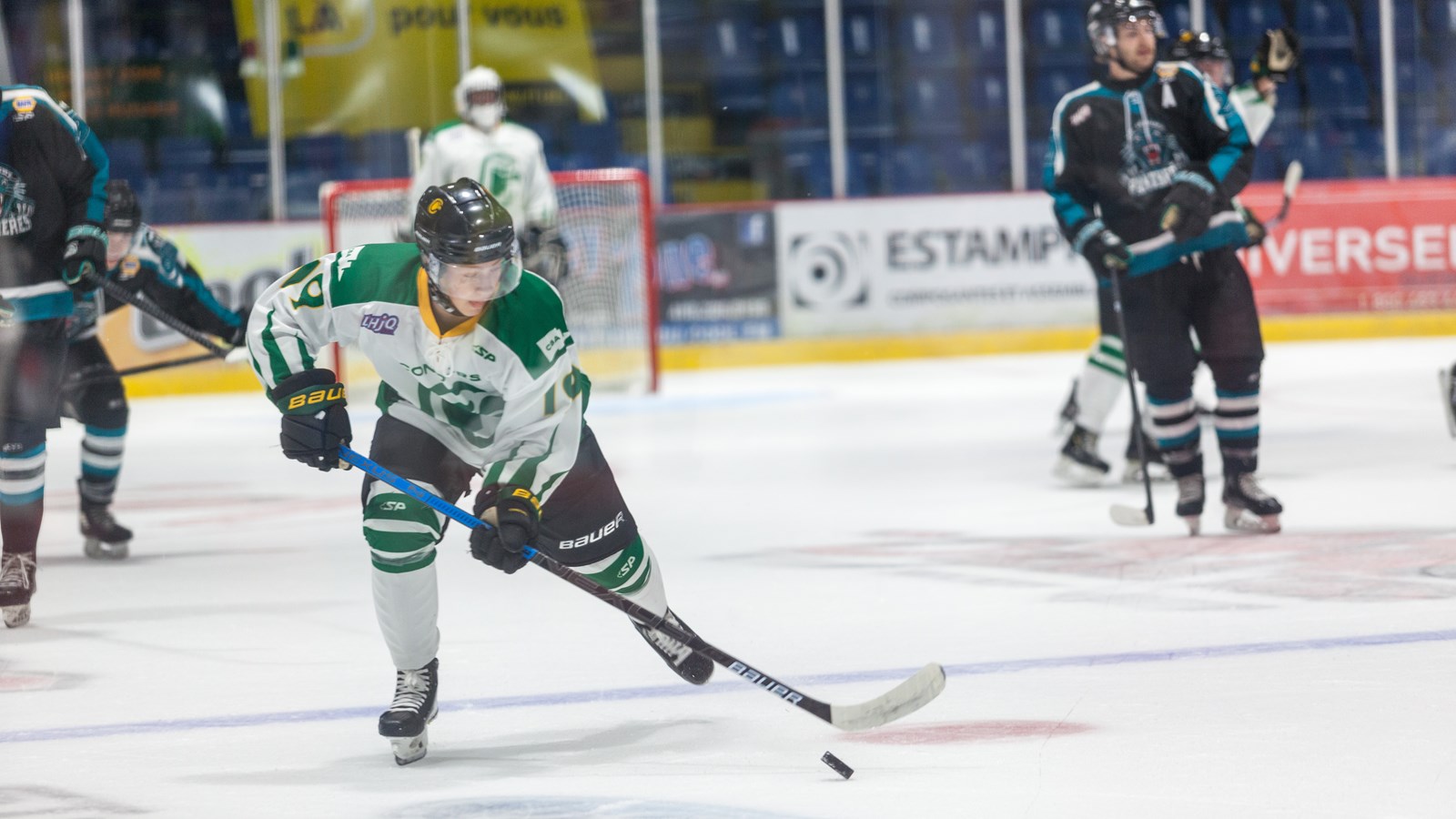Une belle victoire pour le match inaugural des Condors hockey