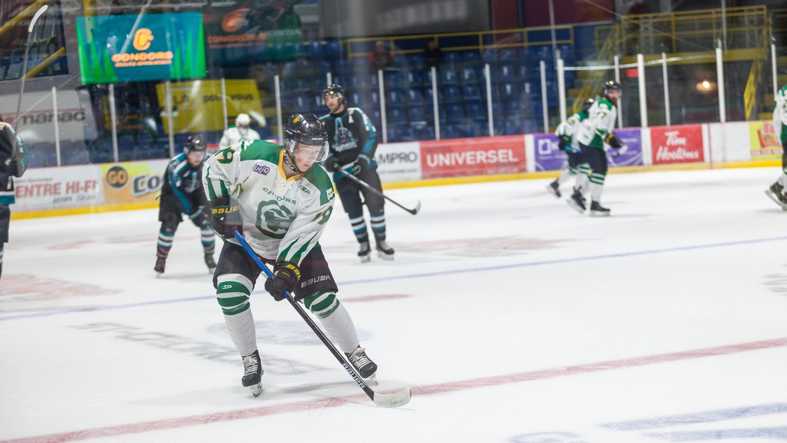 Une belle victoire pour le match inaugural des Condors hockey